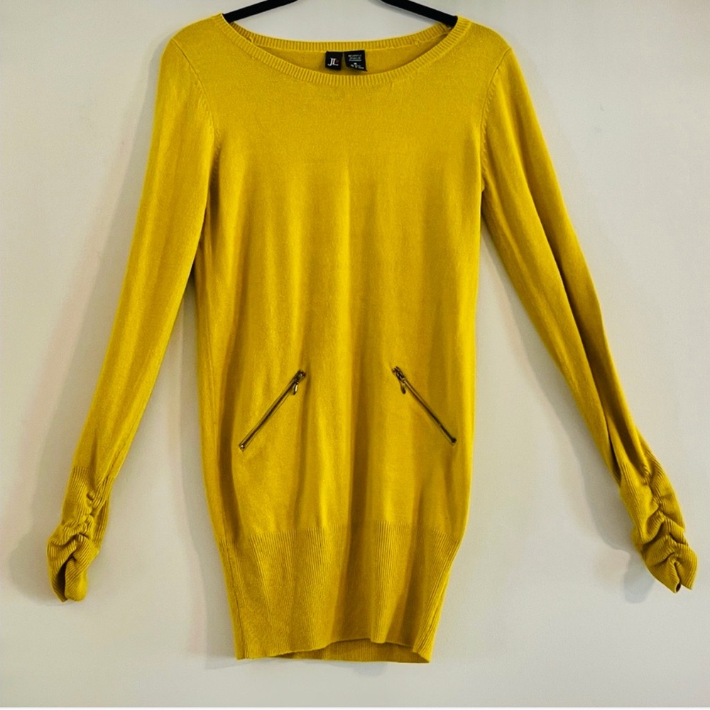 Jennifer Lopez Gold Crew Neck Sweater Size M
